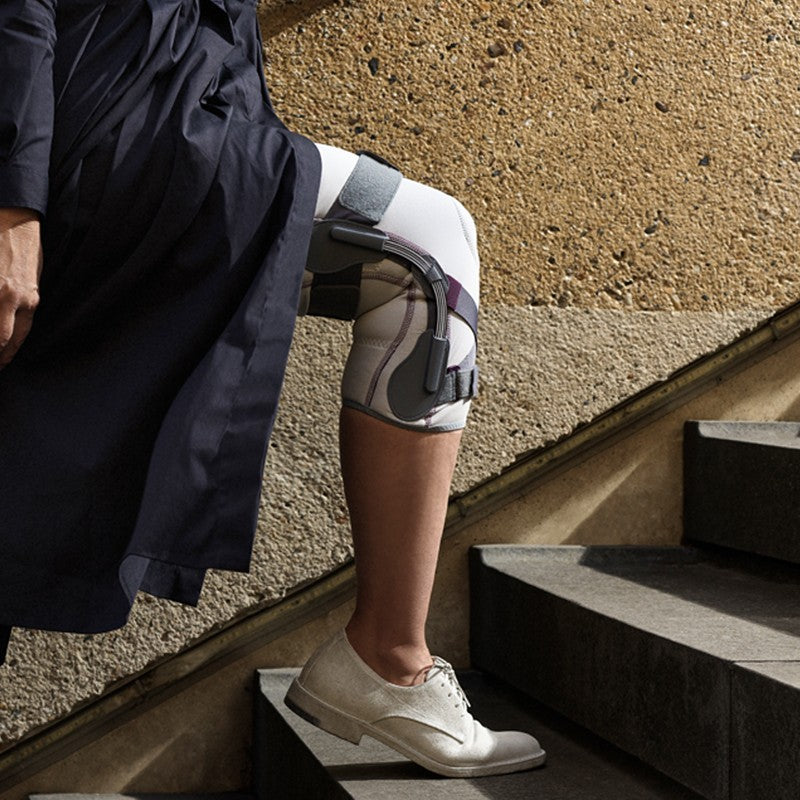 Push Med Kniebandage mit Lamellenführungen für Instabilität und Arthrose