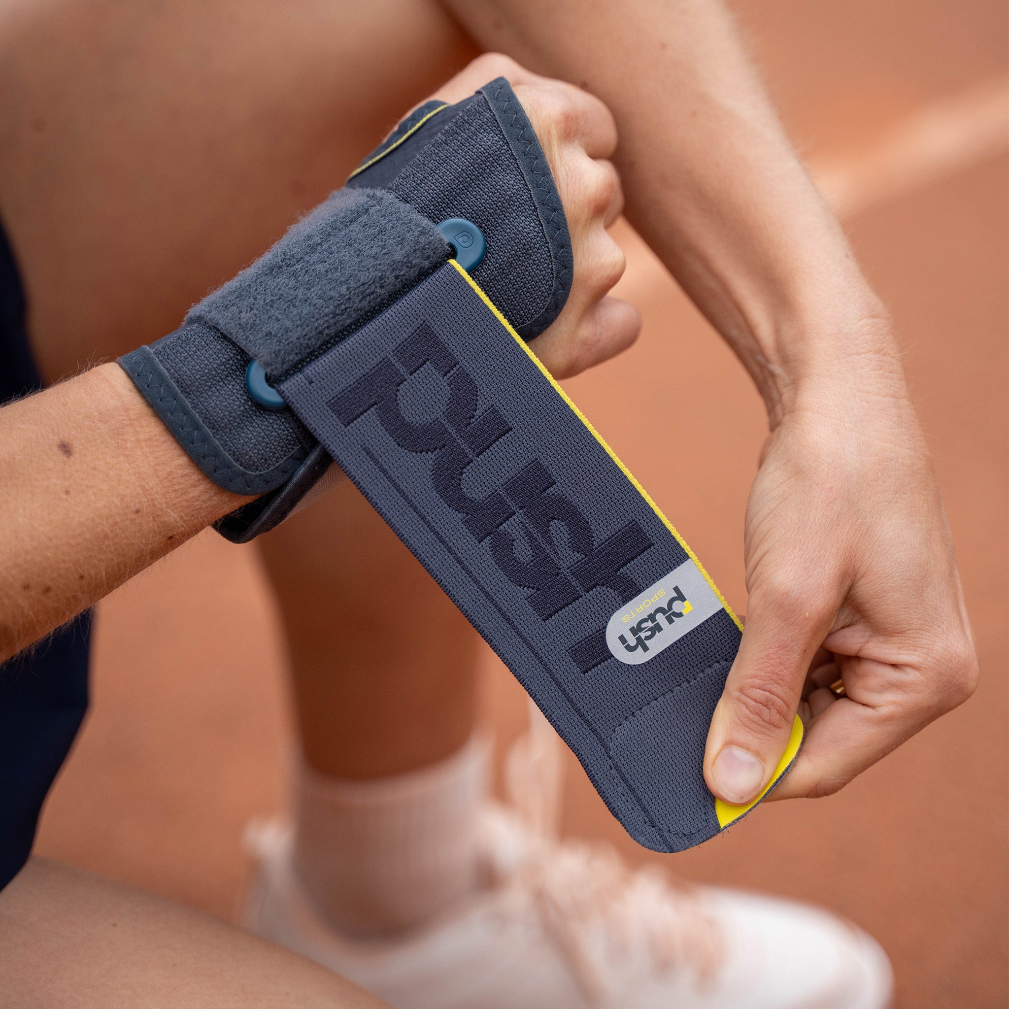 Push Sports wrist support with unobstructed grip